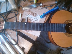 guitare fret incrustation