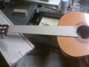 Incrustation aluminium guitare