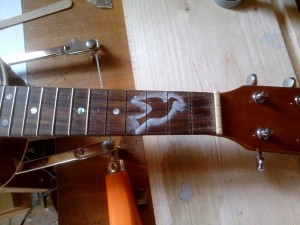 incrustation ukulele aluminium