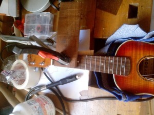 incrustation ukulele aluminium
